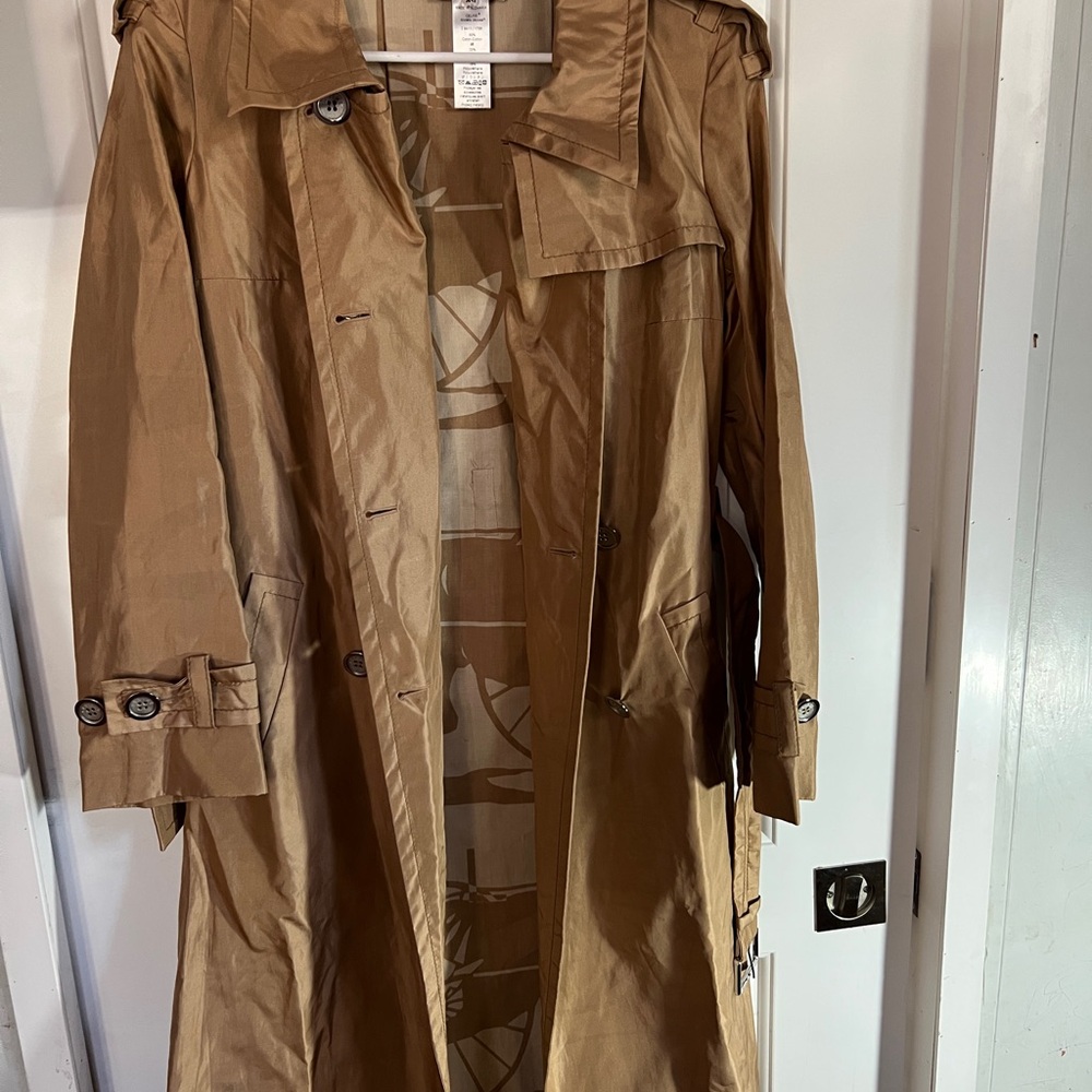 Celine trench coat size 40 light metallic weight trench coat. It’s blended silk. - Picture 5 of 16